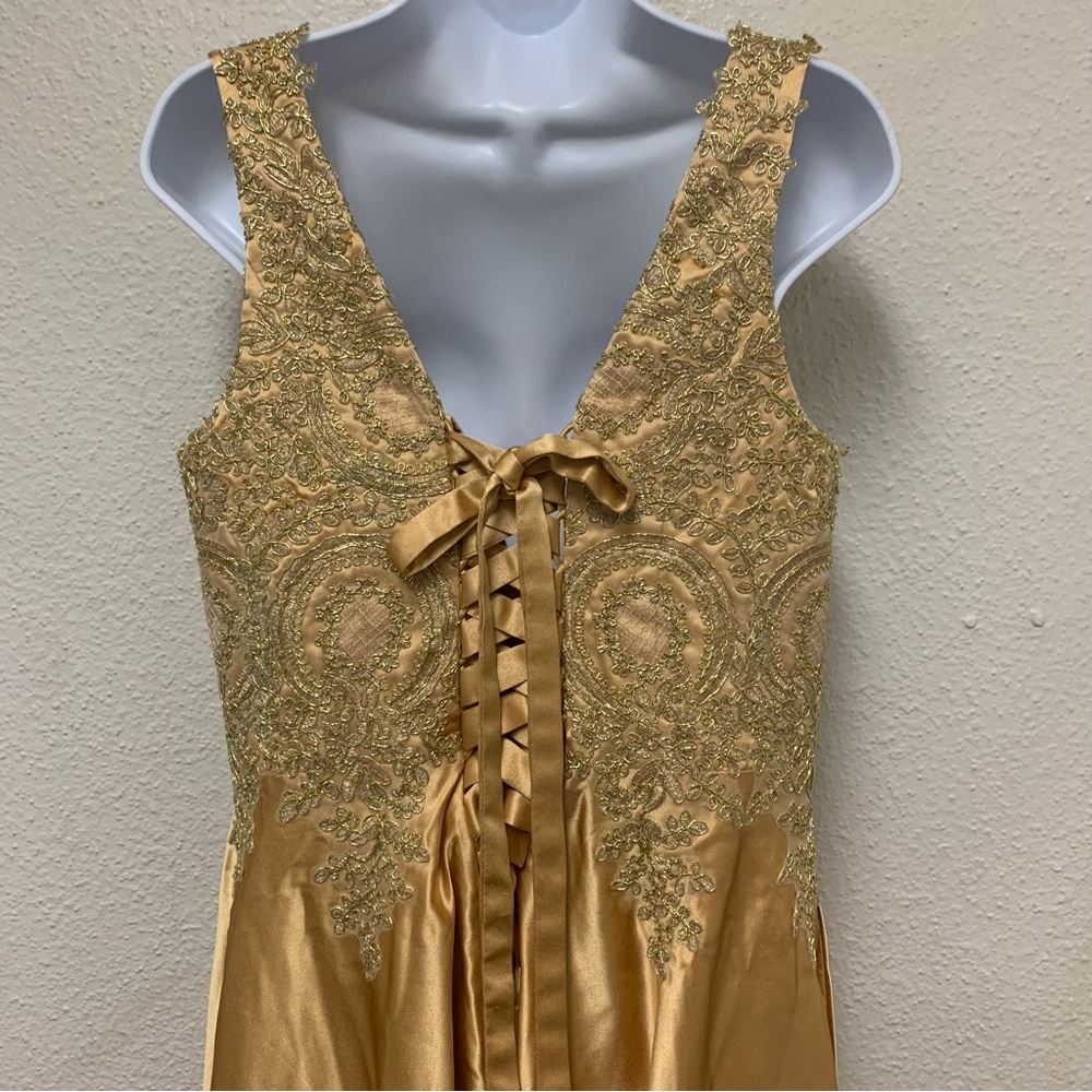 Elegant Golden Evening Dress Lace Party Women’s Size M Maxi Dress V Neck - Picture 6 of 10